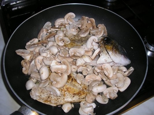 Dorada cu ciuperci