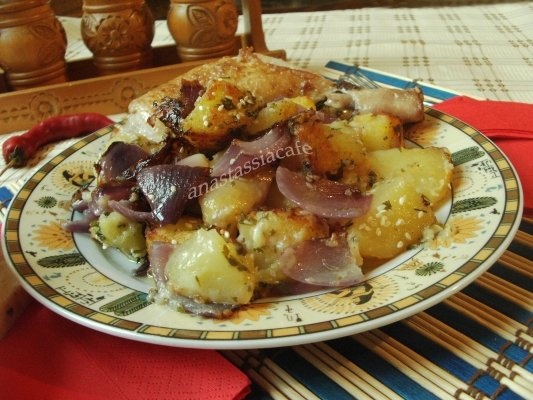 Cartofi gratinati cu parmesan ceapa rosie si susan