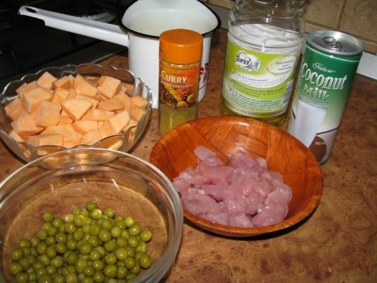 Curry de curcan cu cartofi dulci si lapte de cocos