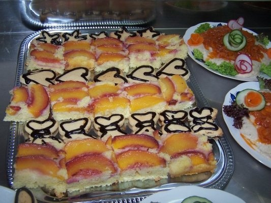 Prajitura cu nectarine .