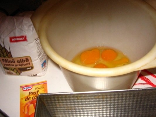 Prajiturica cu miere si fructe