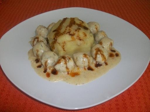 Perisoare din carne de pui cu smantana