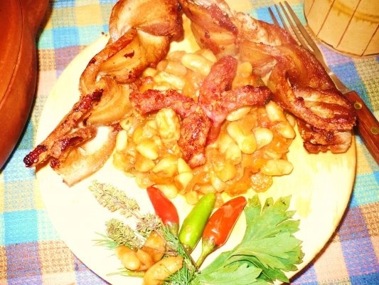 Fasole cu piept de porc impletit la Doubletta