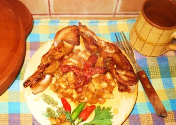 Fasole cu piept de porc impletit la Doubletta