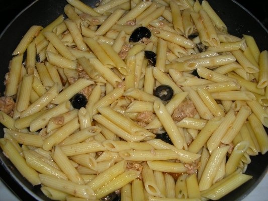 Penne cu ton si masline