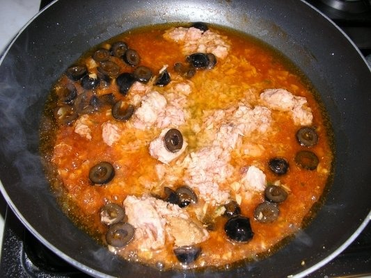 Penne cu ton si masline