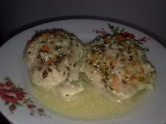 Medalion de curcan cu sos de unt, lamaie si chimen