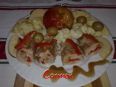 Rulou de curcan in vin cu cascaval, fructe si legume