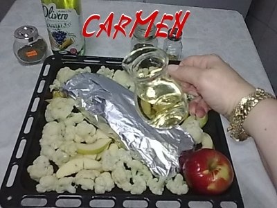 Rulou de curcan in vin cu cascaval, fructe si legume