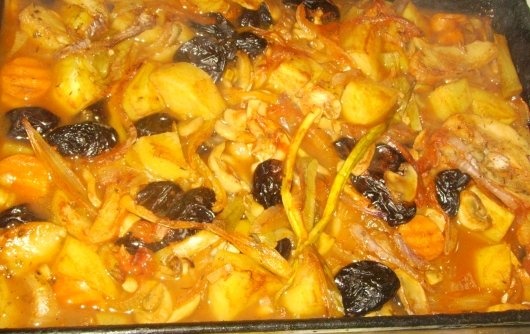 Mancare de Prune uscate cu/ fara carne