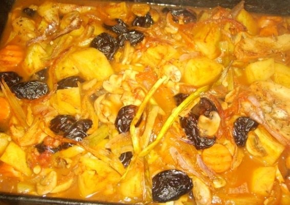 Mancare de Prune uscate cu/ fara carne