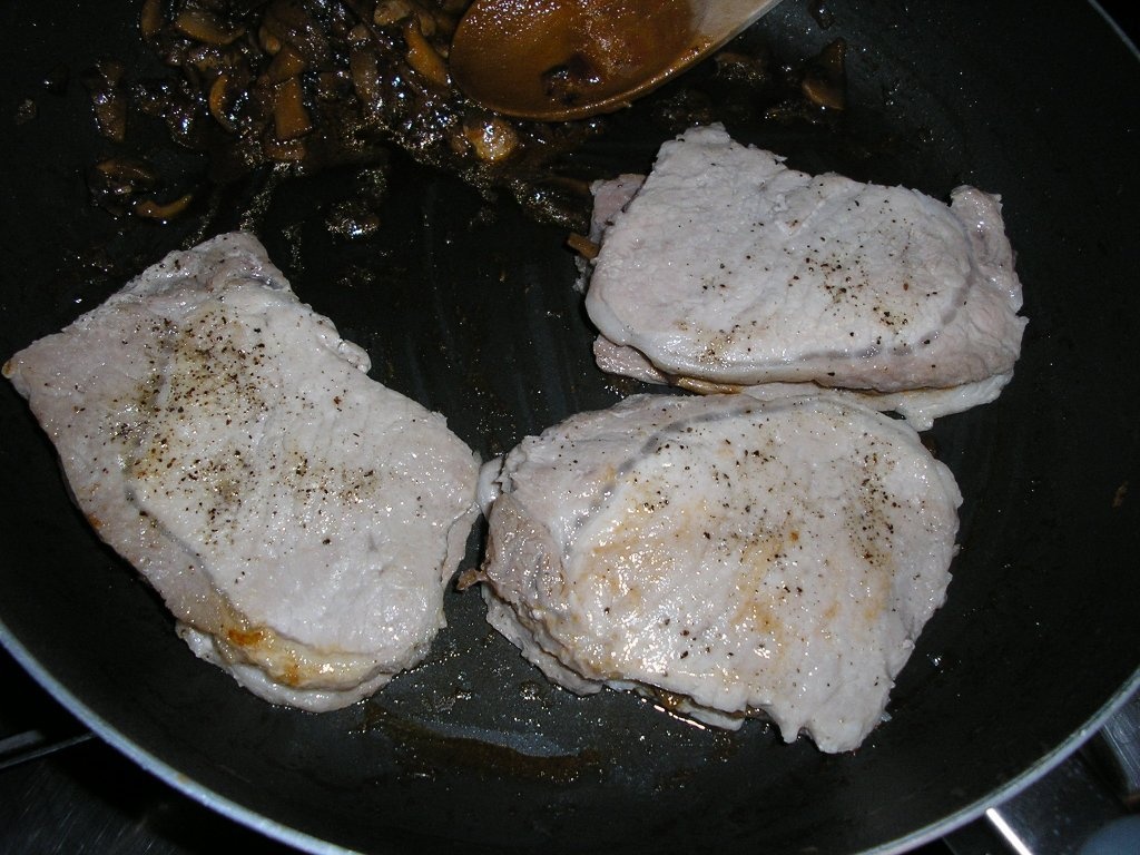 Muschi de porc cu ciuperci