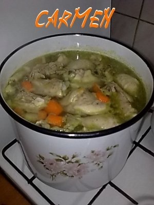 Supa din copanele de pui cu galusti.