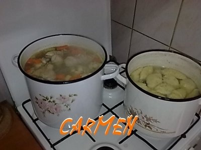 Supa din copanele de pui cu galusti.