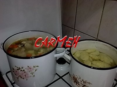 Supa din copanele de pui cu galusti.