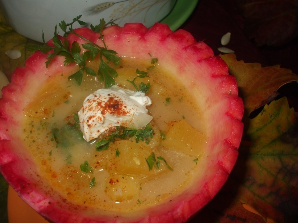 Supa de dovleac cu legume in dovleac