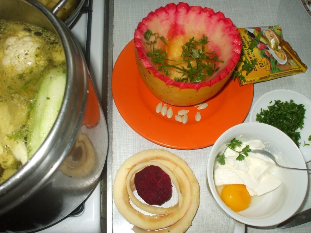 Supa de dovleac cu legume in dovleac