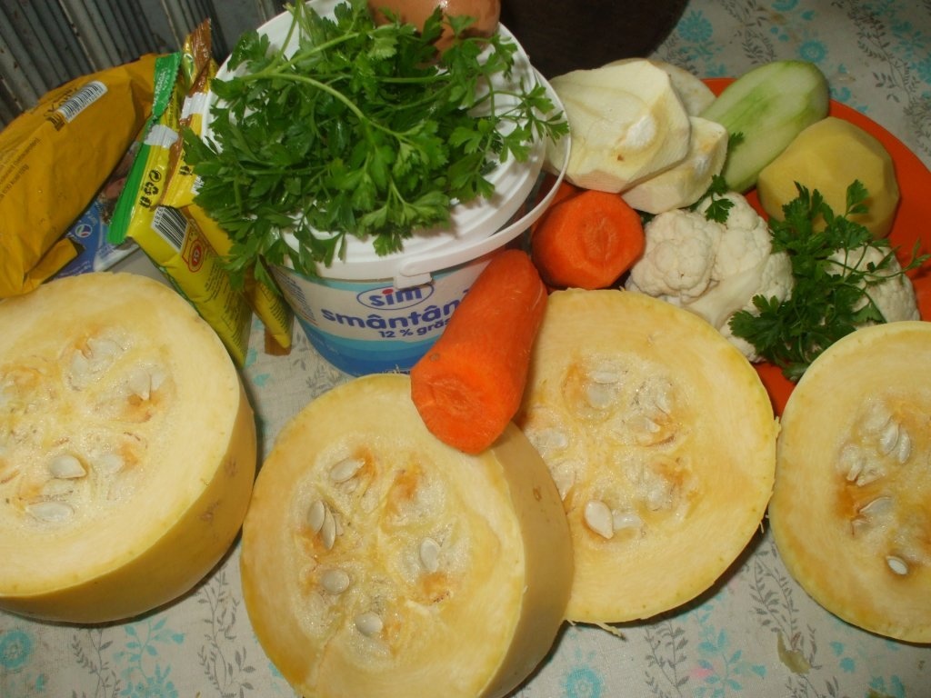 Supa de dovleac cu legume in dovleac
