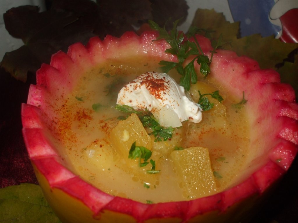 Supa de dovleac cu legume in dovleac