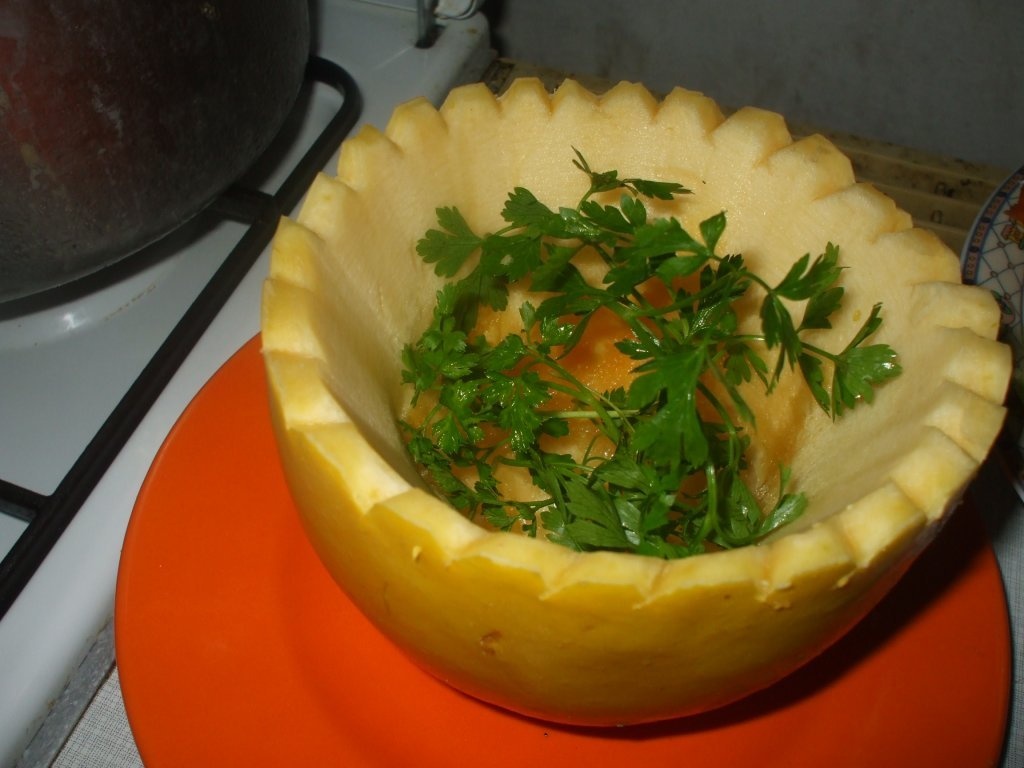 Supa de dovleac cu legume in dovleac