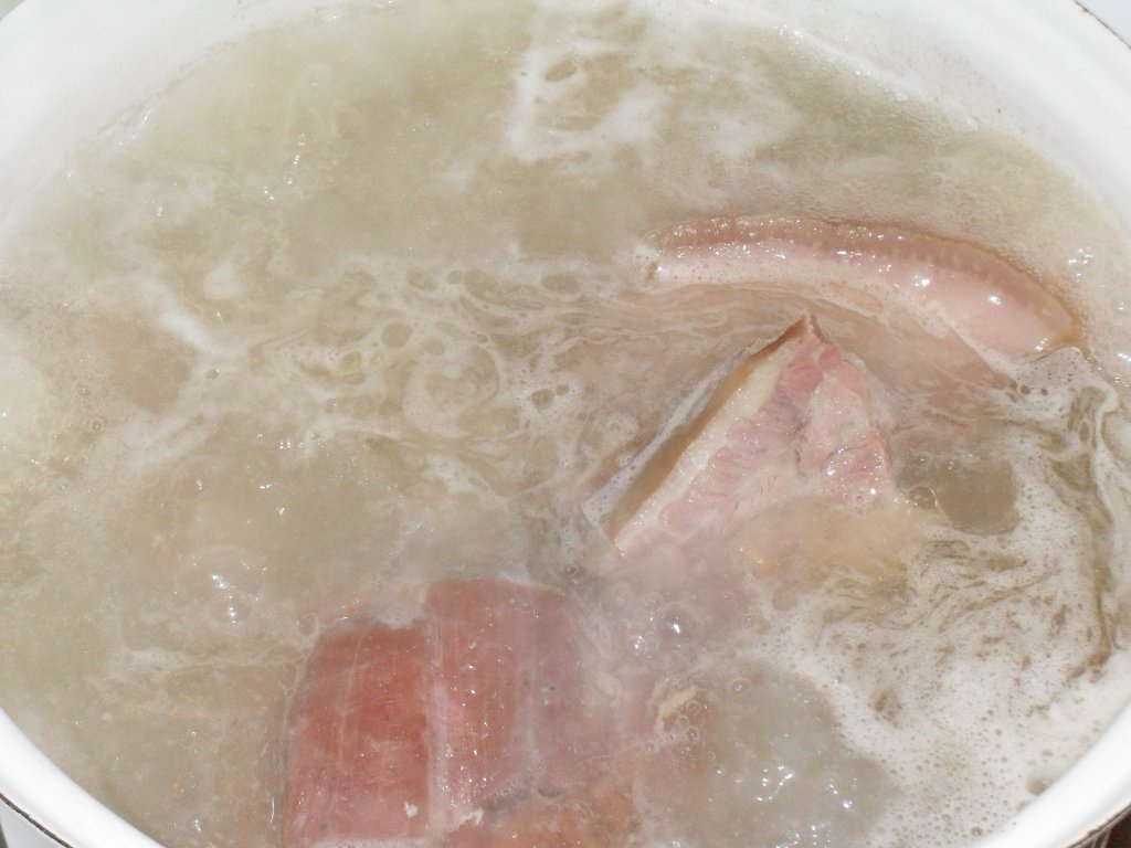 CIORBA DE FASOLE TARCATA CU AFUMATURA