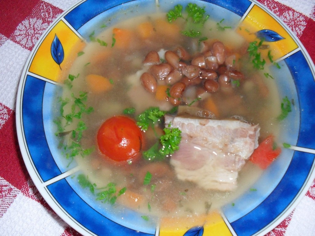 CIORBA DE FASOLE TARCATA CU AFUMATURA