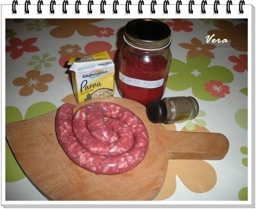 Paste cu carnat si smantana