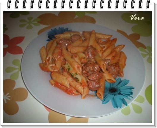 Paste cu carnat si smantana