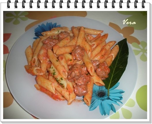 Paste cu carnat si smantana