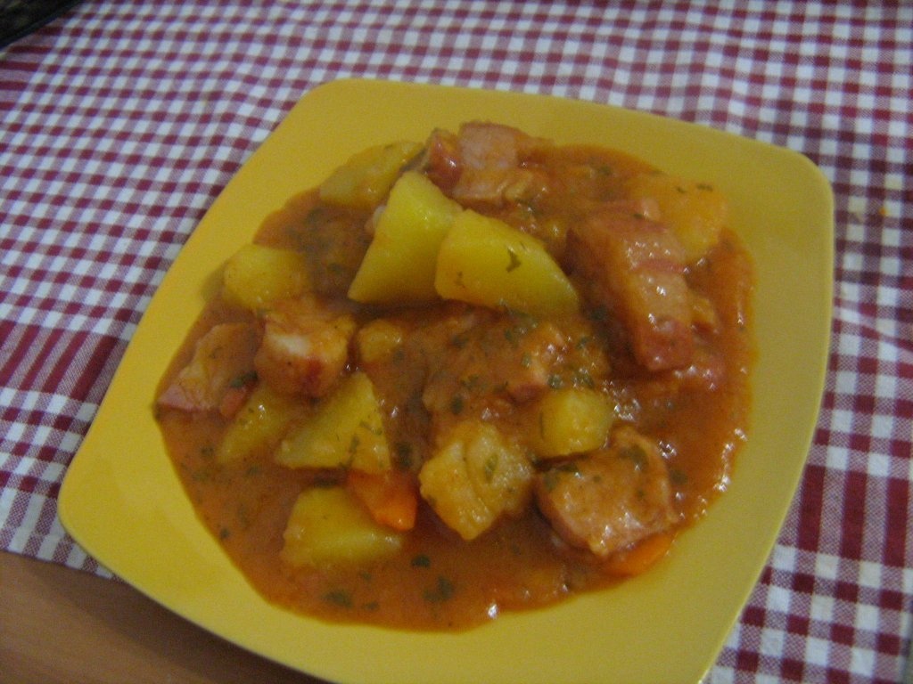 Tocanita de cartofi cu scarita afumata