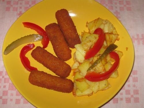 Cartofi aurii cu crochete de peste