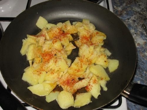 Cartofi aurii cu crochete de peste