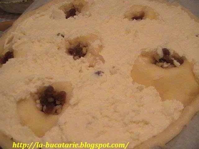 Prajitura cu mere si branza