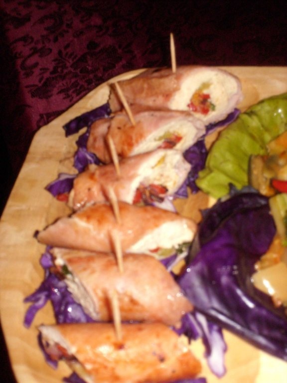 Rulouri de pui cu orez si legume