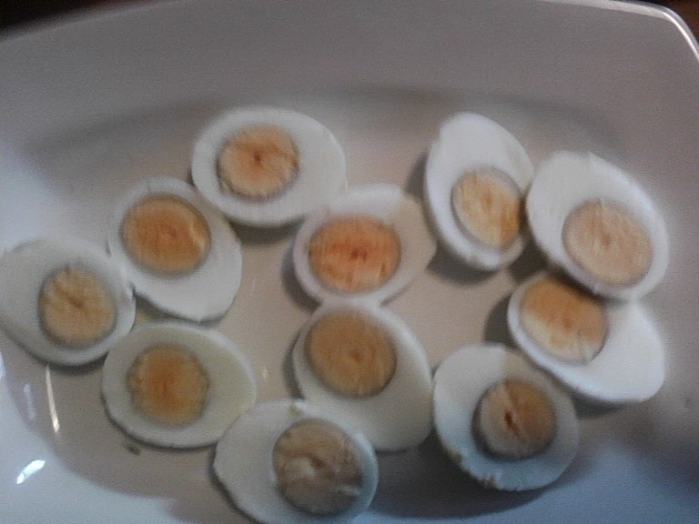 Tartine cu unt si creveti decorticati (pentru 4 persoane)