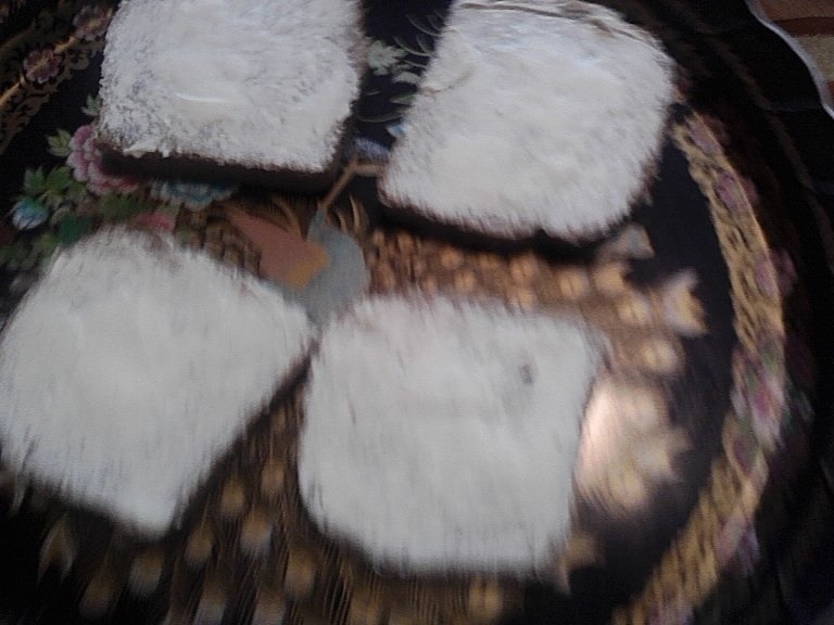 Tartine cu unt si creveti decorticati (pentru 4 persoane)