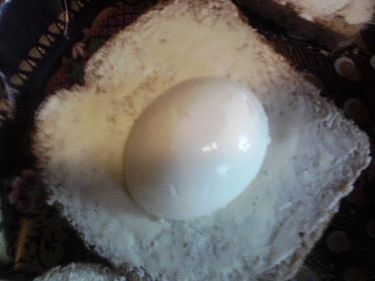 Tartine cu unt si creveti decorticati (pentru 4 persoane)