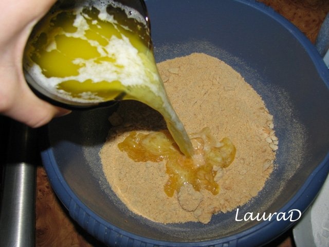 Tort de branza inghetat cu banane si unt de arahide crocant