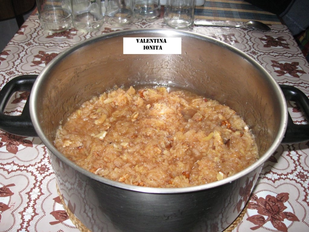 Gem de gutui cu nuca