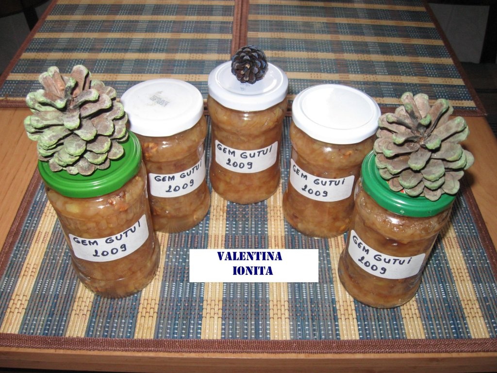 Gem de gutui cu nuca