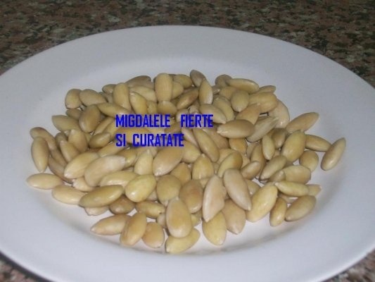 Pregatirea migdalelor pentru mancaruri arabe