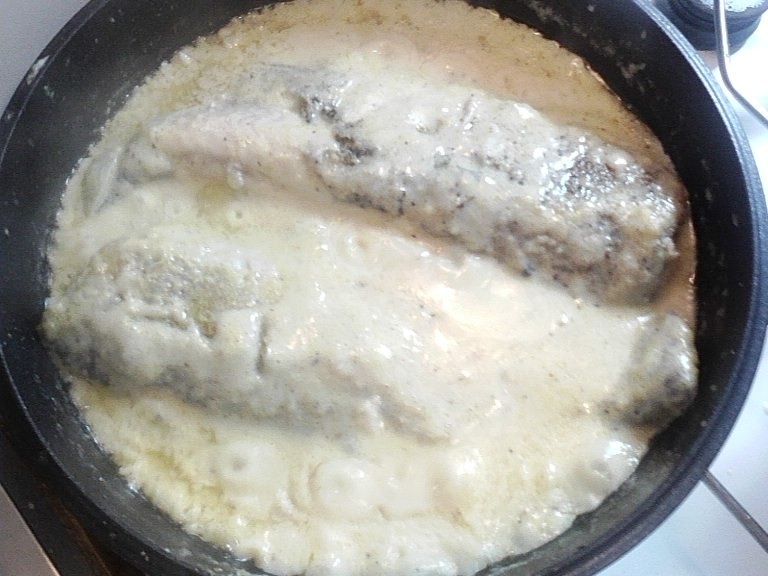 Pastrav cu sos  la Dubletta