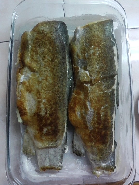 Pastrav cu sos la cuptor