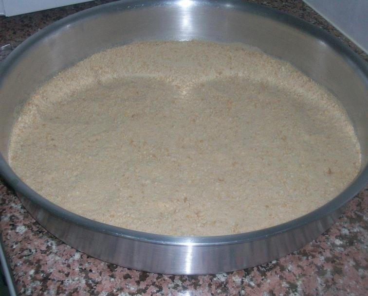 Prajitura intoarsa cu mere si biscuiti