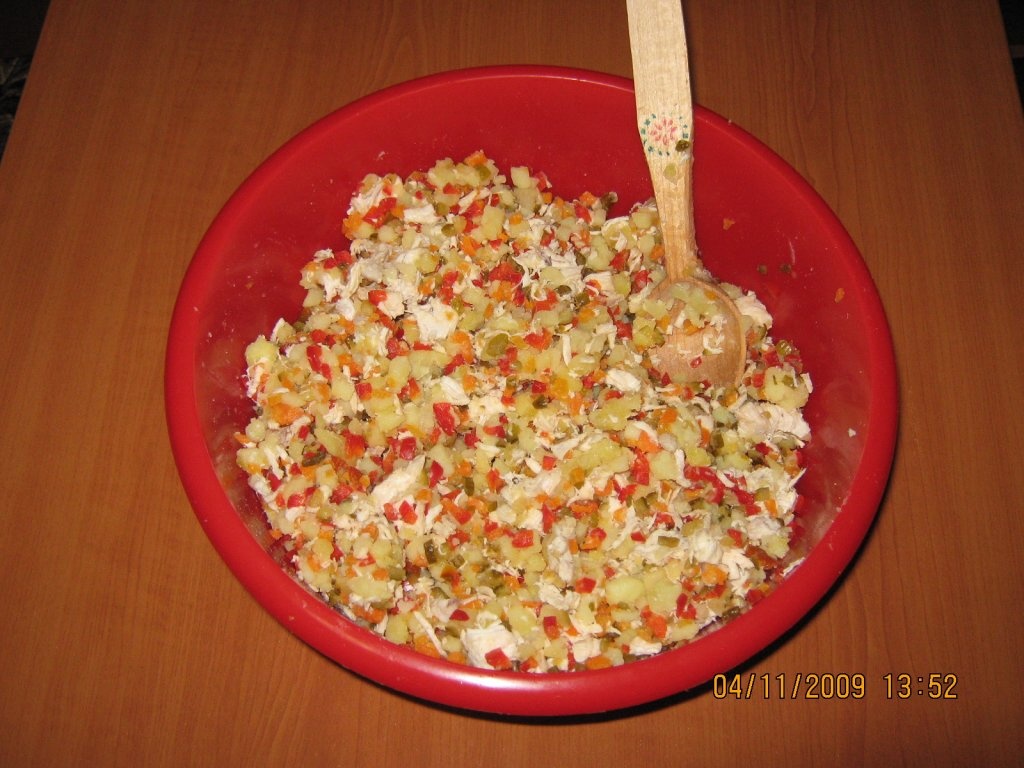 Salata  Beouf cu carne din piept de pui (a la Nico)