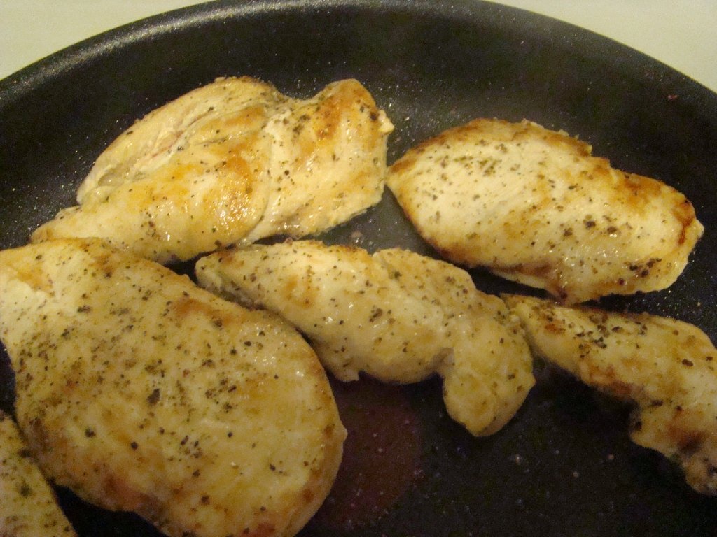 Pui cremos cu sos  Camembert si ciuperci