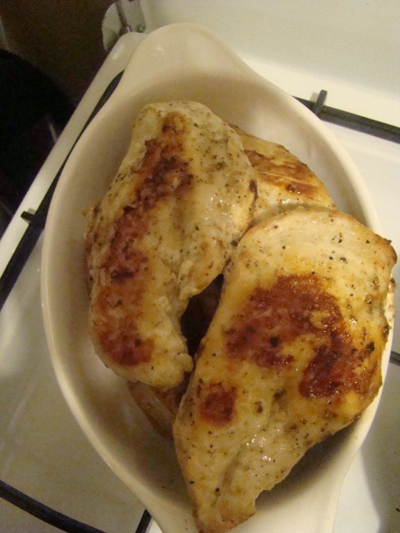 Pui cremos cu sos  Camembert si ciuperci