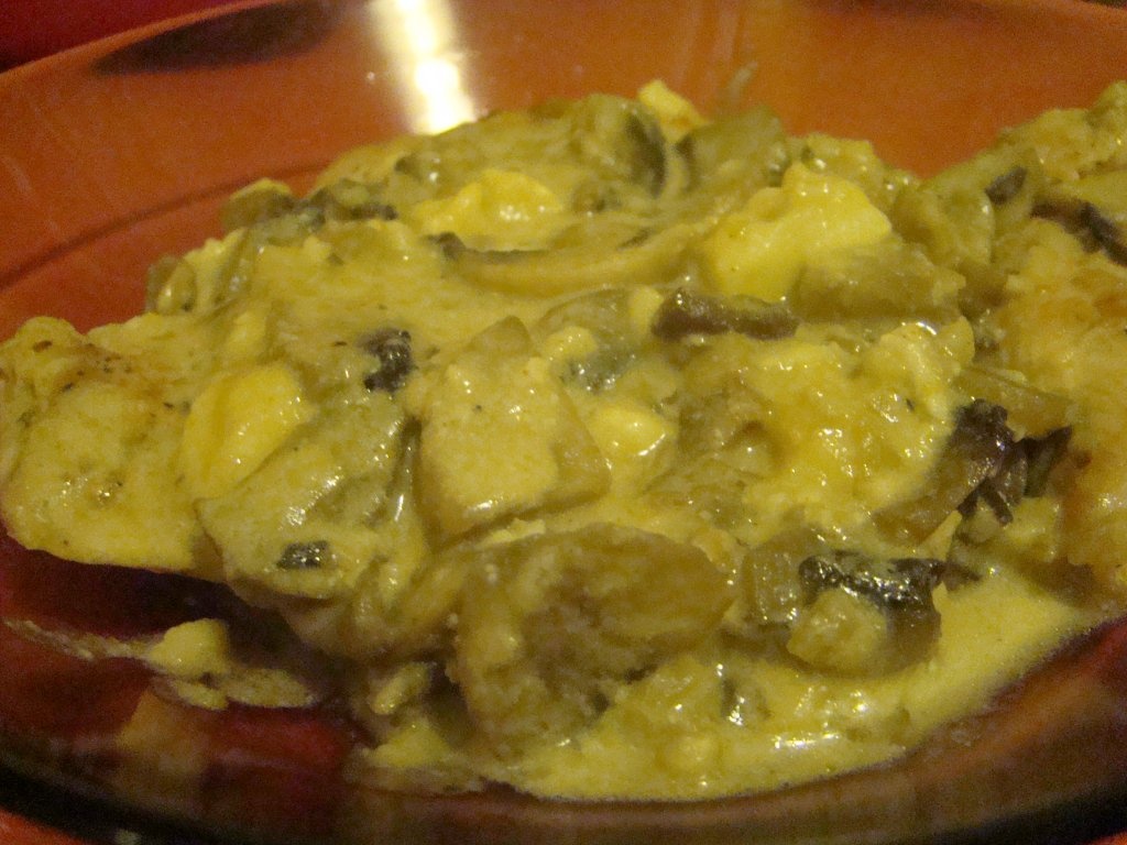 Pui cremos cu sos  Camembert si ciuperci