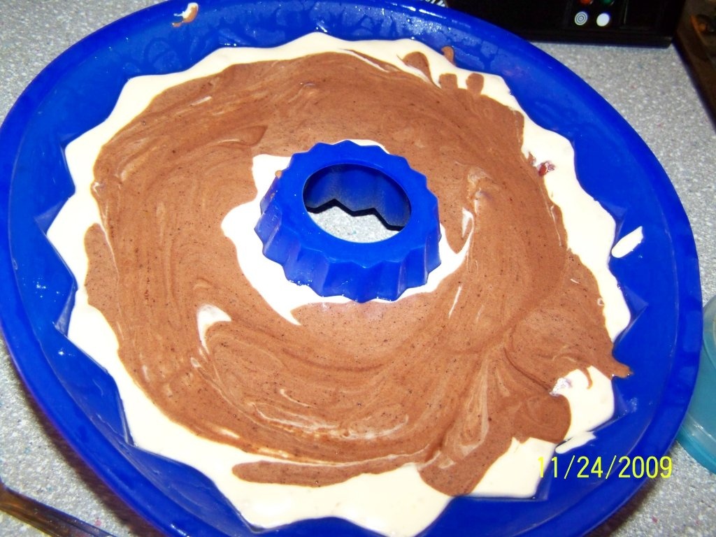 Pandispan cu visine si glazura de capsuni