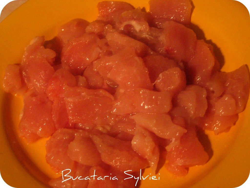 Taietei chinezesti cu pui, ardei si zuchinni